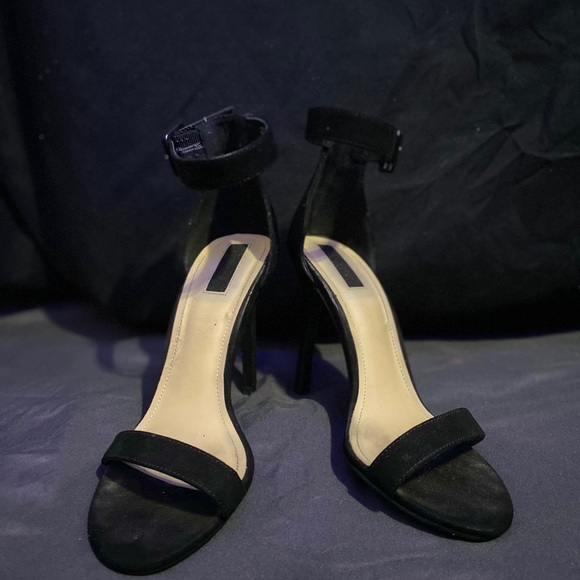 Shoes - Picture 4 of 4